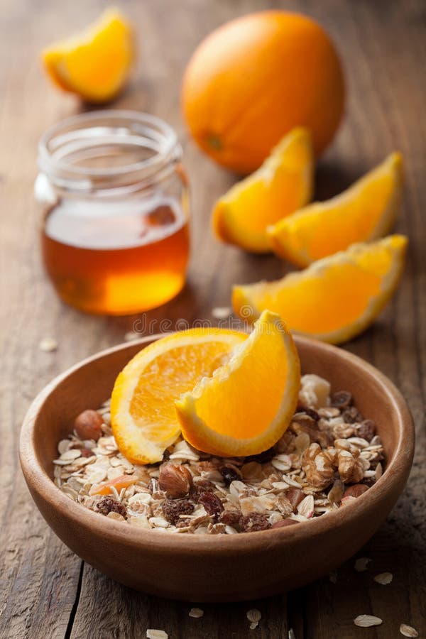 Muesli avec les oranges et le miel photos stock Muesli avec les oranges et le miel photos stock