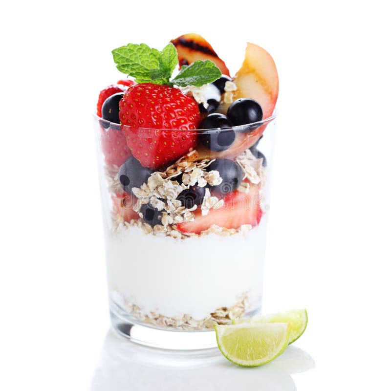 Joghurt Mit Muesli Und Beeren Stockbild - Bild von beeren, frech: 65601727