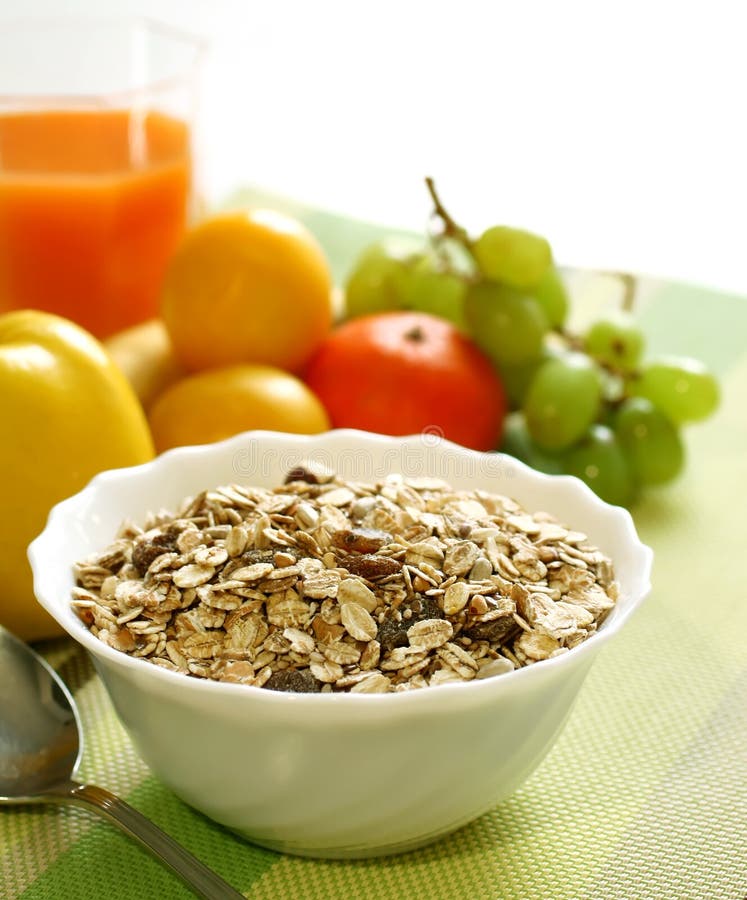 Muesli of oats with raisin and fresh fruit