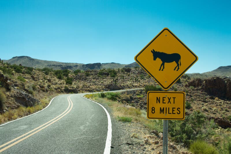 Muestra de la travesía del burro de Route 66 fotografía de archivo libre de regalías Muestra de la travesía del burro de Route 66 fotografía de archivo libre de regalías