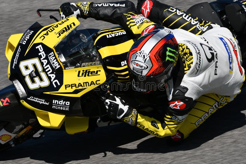 Mugello - IT?LIA, o 30 de maio de 2019: Italiano Ducati Alma Pramac Team Rider Francesco Bagnaia na a??o em GP 2019 de It?lia de fotografia de stock royalty free Mugello - IT?LIA, o 30 de maio de 2019: Italiano Ducati Alma Pramac Team Rider Francesco Bagnaia na a??o em GP 2019 de It?lia de fotografia de stock royalty free