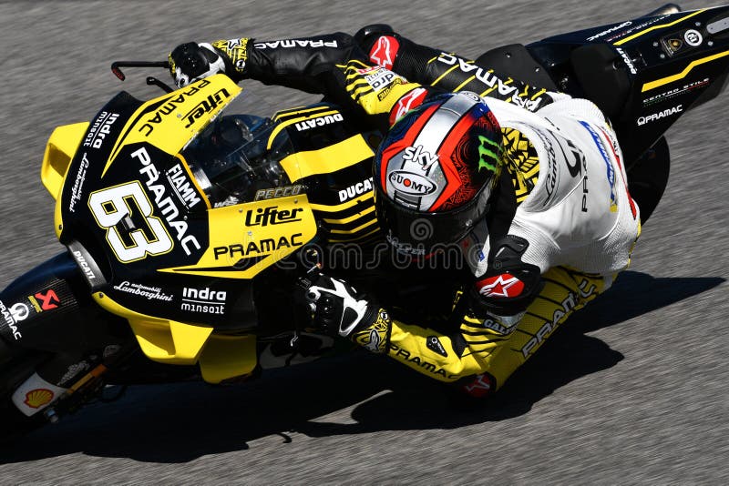 Mugello - IT?LIA, o 30 de maio de 2019: Italiano Ducati Alma Pramac Team Rider Francesco Bagnaia na a??o em GP 2019 de It?lia de fotografia de stock royalty free Mugello - IT?LIA, o 30 de maio de 2019: Italiano Ducati Alma Pramac Team Rider Francesco Bagnaia na a??o em GP 2019 de It?lia de fotografia de stock royalty free
