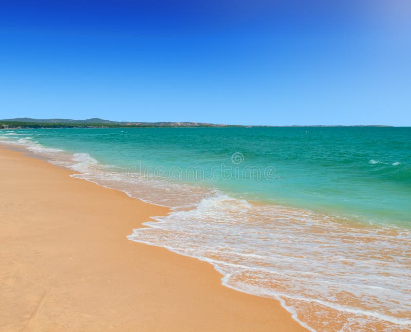 Mui Ne strand på solig dag för sommar, Vietnam royaltyfri foto Mui Ne strand på solig dag för sommar, Vietnam royaltyfri foto