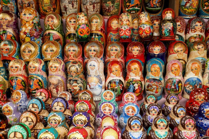 Muitas bonecas do assentamento do russo
