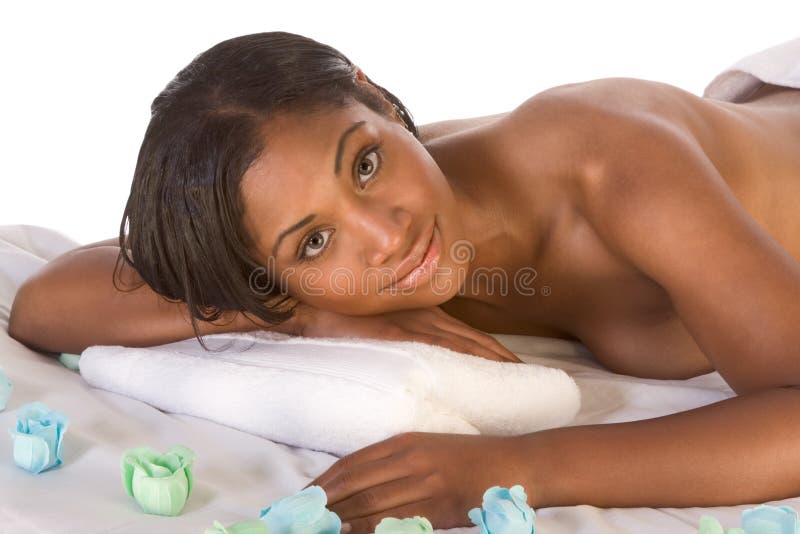 Mujer afroamericana en balneario en el vector del masaje fotografía de archivo Mujer afroamericana en balneario en el vector del masaje fotografía de archivo
