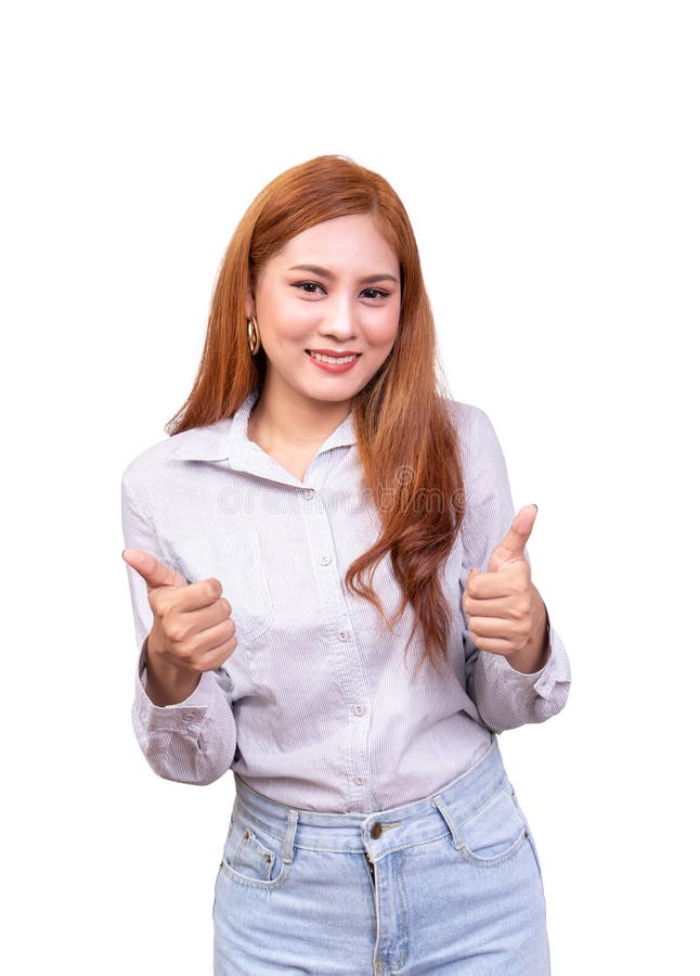 Mujer asi?tica alegre que mira la c?mara con la expresi?n feliz mostrar los pulgares-para arriba con ambas manos, lenguaje corpor fotografía de archivo Mujer asi?tica alegre que mira la c?mara con la expresi?n feliz mostrar los pulgares-para arriba con ambas manos, lenguaje corpor fotografía de archivo