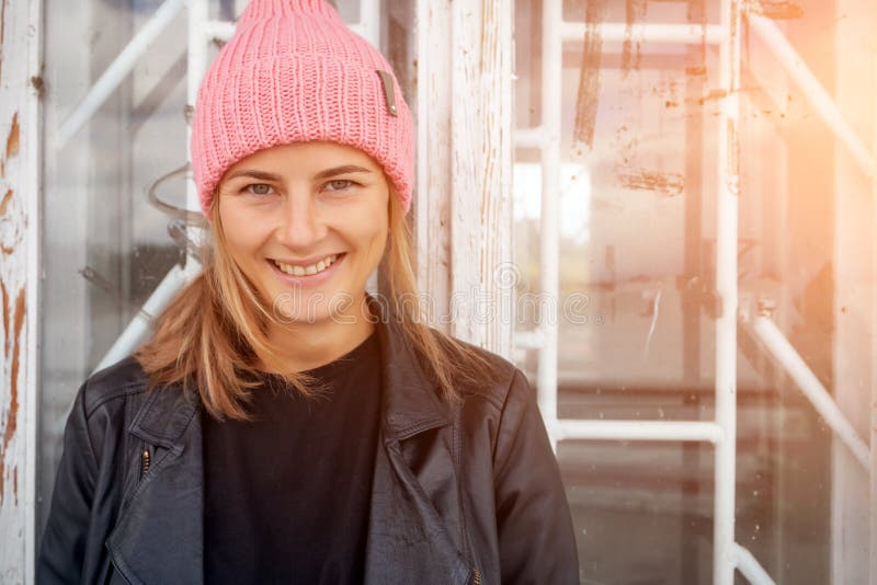 Mujer atmosférica de la foto de la forma de vida imágenes de archivo libres de regalías Mujer atmosférica de la foto de la forma de vida imágenes de archivo libres de regalías