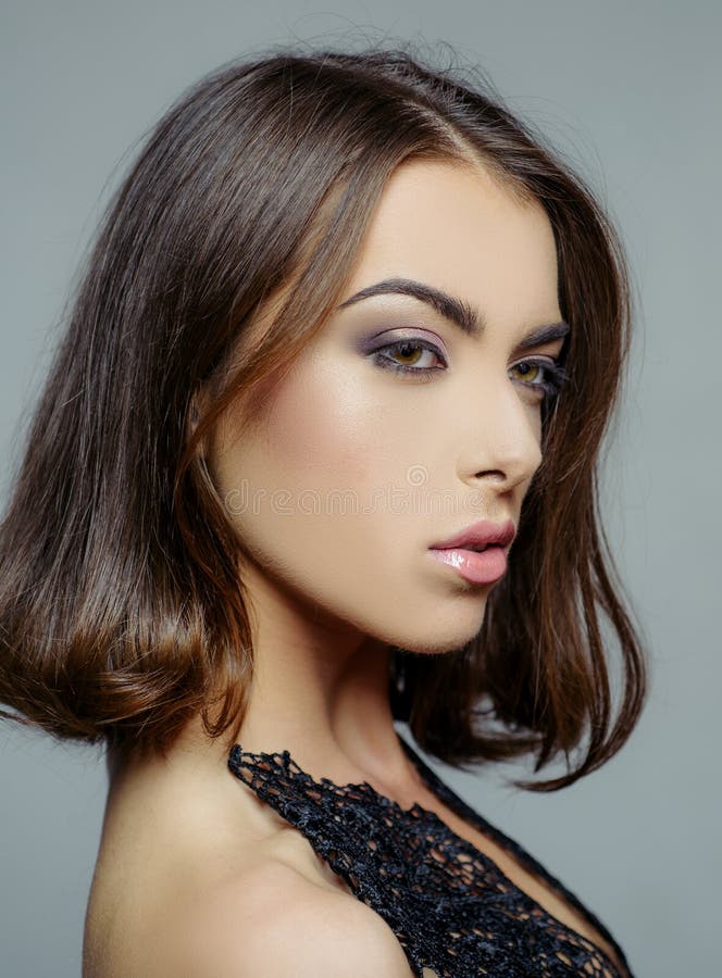 Mujer Atractiva Con Maquillaje Perfecto Concepto Femenino Del Rostro De La Belleza Proceso De Hacer Maquillaje El Dise?o Del Arte Imagen de archivo - Imagen de morena, cara: 146576065 Mujer Atractiva Con Maquillaje Perfecto Concepto Femenino Del Rostro De La Belleza Proceso De Hacer Maquillaje El Dise?o Del Arte Imagen de archivo - Imagen de morena, cara: 146576065