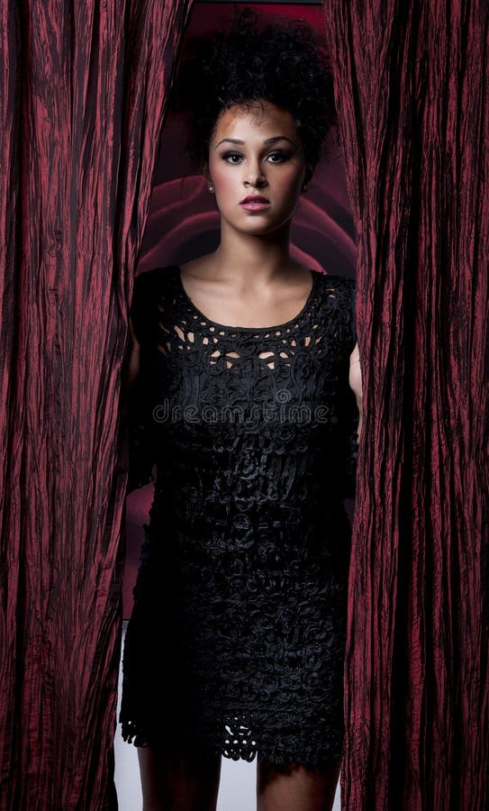 Mujer Negra En Traje De Baño