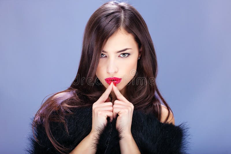 Mujer bonita con la piel fotografía de archivo Mujer bonita con la piel fotografía de archivo
