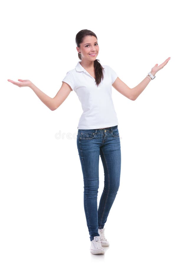 Mujer casual que le acoge con satisfacción imagen de archivo libre de regalías Mujer casual que le acoge con satisfacción imagen de archivo libre de regalías