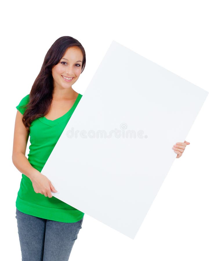 Mujer caucásica hermosa que lleva a cabo una muestra en blanco imágenes de archivo libres de regalías Mujer caucásica hermosa que lleva a cabo una muestra en blanco imágenes de archivo libres de regalías