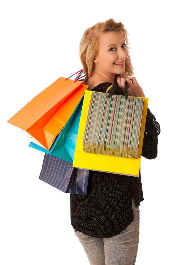 Mujer caucásica rubia joven hermosa que celebra compras vibrantes fotos de archivo Mujer caucásica rubia joven hermosa que celebra compras vibrantes fotos de archivo