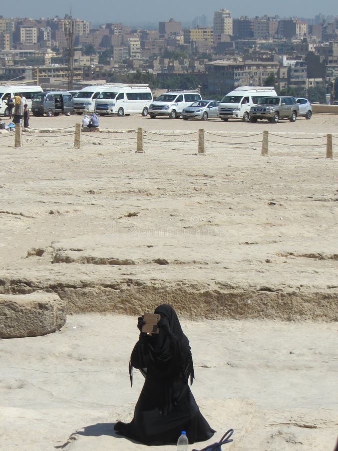 Mujer con burka fotos de archivo Mujer con burka fotos de archivo