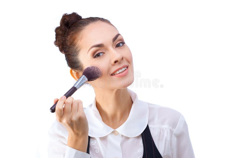 Mujer con los cepillos del maquillaje Todos aislados en blanco fotos de archivo Mujer con los cepillos del maquillaje Todos aislados en blanco fotos de archivo