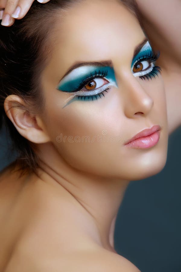 Mujer con maquillaje de la turquesa. fotografía de archivo Mujer con maquillaje de la turquesa. fotografía de archivo