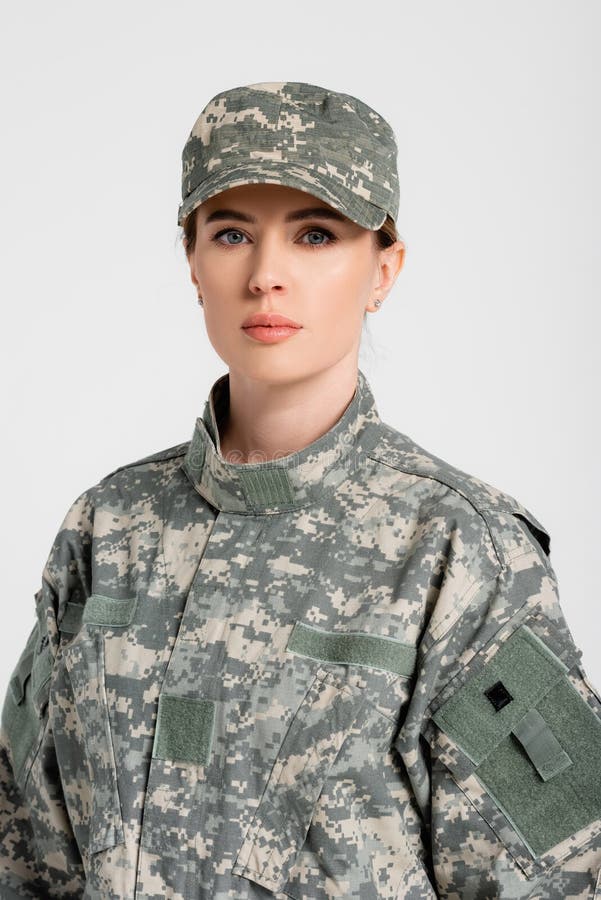 Cumbre Abolladura esta noche Mujer Con Uniforme Militar Sobre Gris Foto de archivo - Imagen de gris,  camuflaje: 212235874
