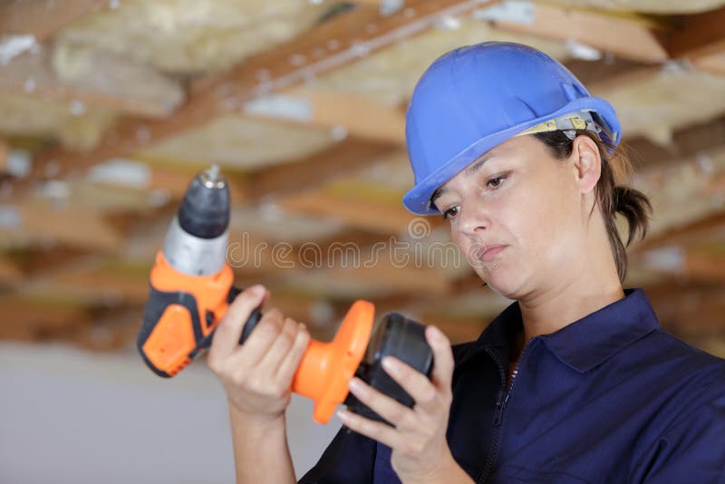 Mujer constructor retrato con taladro fotografía de archivo