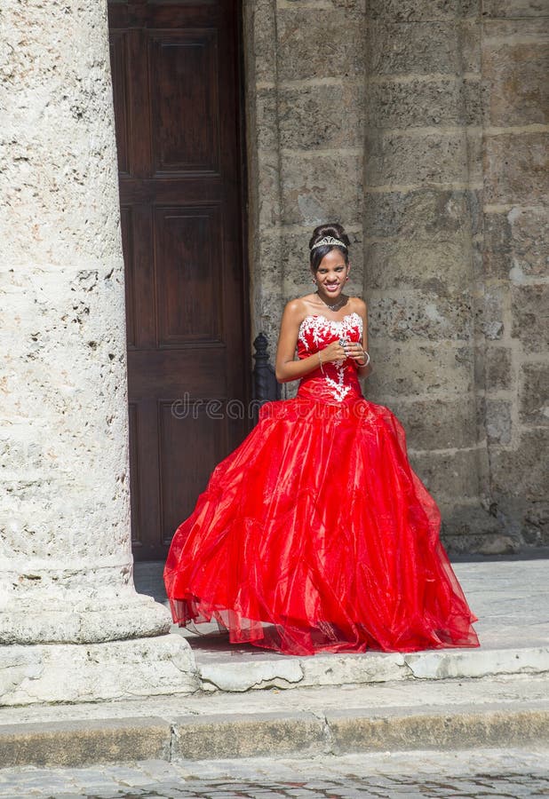 motivo Menstruación diccionario Mujer Cubana Con El Vestido Rojo Imagen editorial - Imagen de vendimia, rojo:  77817235