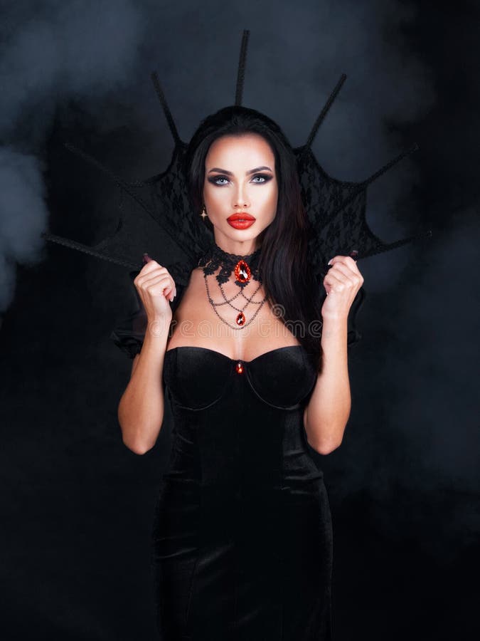 Mujer De Belleza Con Disfraz De Vampiros De Halloween Foto de archivo -  Imagen de gays, furioso: 231729848