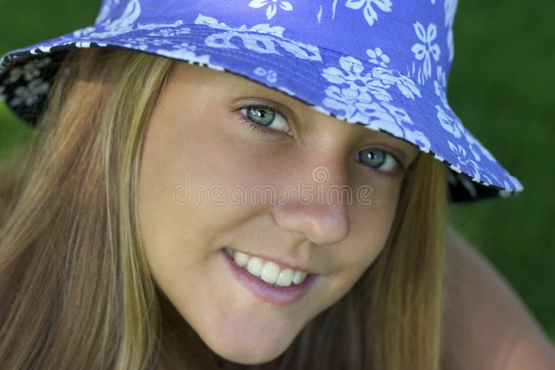 Mujer de la sonrisa fotografía de archivo Mujer de la sonrisa fotografía de archivo