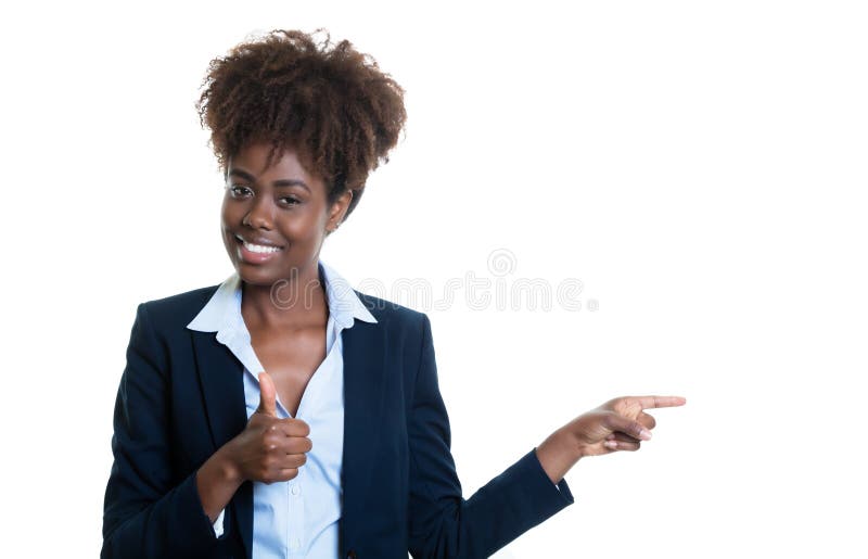 Mujer de negocios afroamericana de risa que señala de lado y s imagen de archivo libre de regalías Mujer de negocios afroamericana de risa que señala de lado y s imagen de archivo libre de regalías