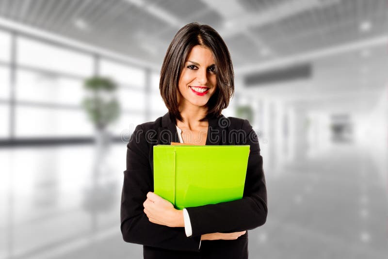 Mujer de negocios feliz en su oficina fotos de archivo Mujer de negocios feliz en su oficina fotos de archivo