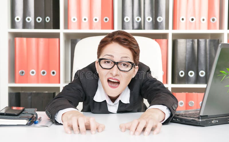 Mujer de negocios loca fotografía de archivo libre de regalías Mujer de negocios loca fotografía de archivo libre de regalías