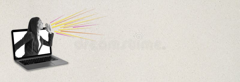 Mujer de negocios que emerge de los gritos de una laptop con coloridas líneas sobre el fondo texturado para el concepto de comunic foto de archivo