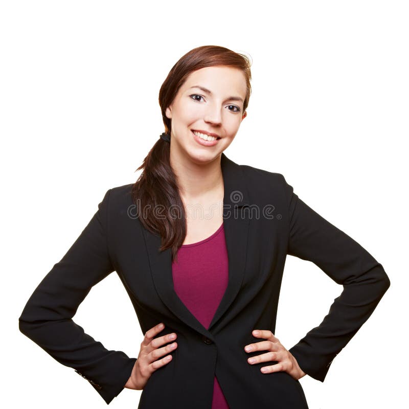 Mujer de negocios que se sostiene los brazos