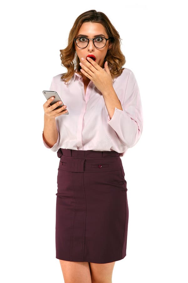 Mujer de negocios sorprendida con smartphone foto de archivo libre de regalías Mujer de negocios sorprendida con smartphone foto de archivo libre de regalías
