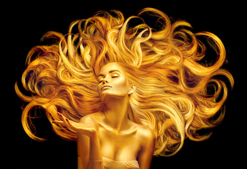 Mujer de oro de la belleza Muchacha modelo atractiva con maquillaje de oro y pelo largo que señala para entregar negro Piel que b