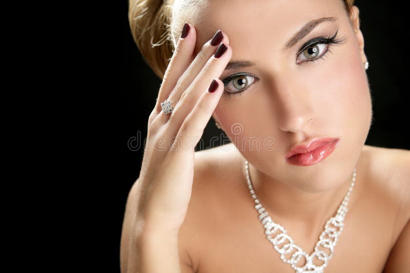 Mujer de pensamiento elegante rubia de la manera fotografía de archivo Mujer de pensamiento elegante rubia de la manera fotografía de archivo