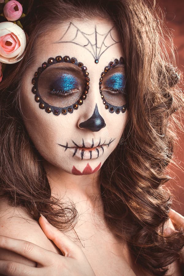 Mujer Del Maquillaje De Halloween De Santa Muerte Foto de archivo - Imagen de pelo, horror: 94090186 Mujer Del Maquillaje De Halloween De Santa Muerte Foto de archivo - Imagen de pelo, horror: 94090186