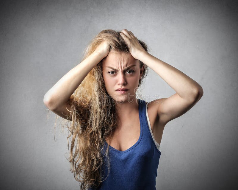 Mujer joven desesperada foto de archivo. Imagen de desesperado 23136932