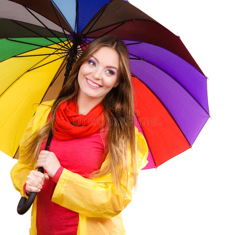 Mujer En Capa Impermeable Debajo Del Paraguas Imagen de