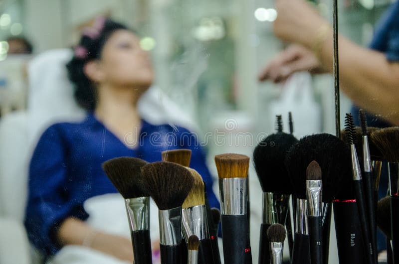 Mujer en maquillaje fotos de archivo Mujer en maquillaje fotos de archivo
