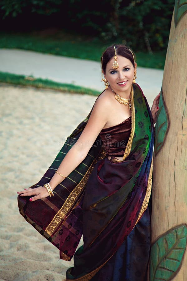 Mujer En India Tradicional Foto de archivo - Imagen de turismo, belleza: 73707564