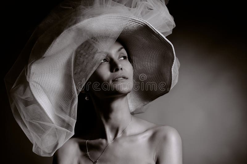 Retrato Blanco Y Negro De La Mujer Elegante Foto de archivo - Imagen de  pelo, sombrero: 77331222