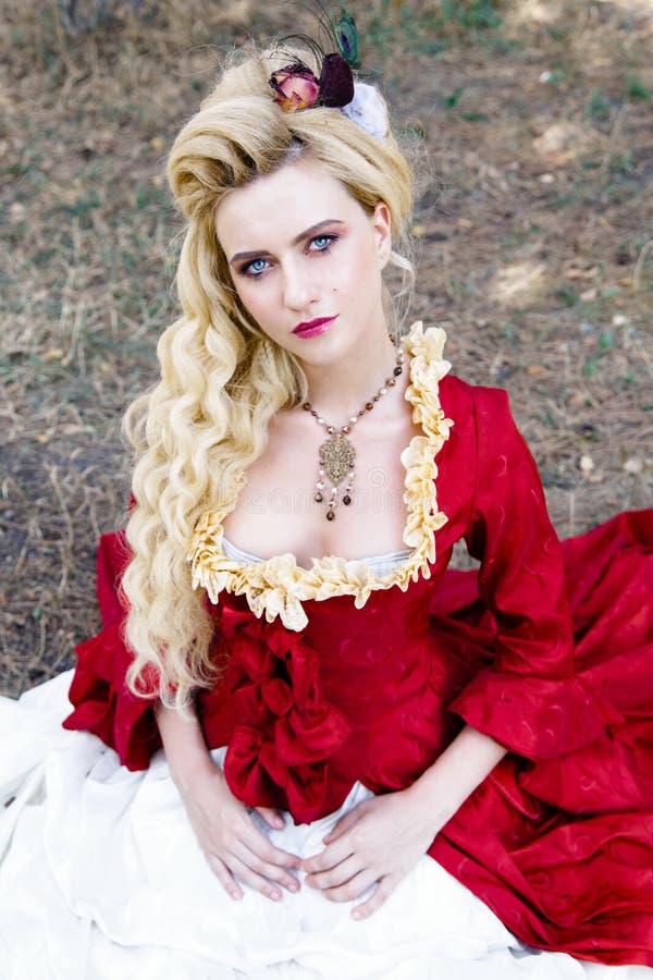 mujeres con vestidos antiguos