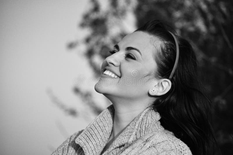 Mujer feliz joven imagenes de archivo Mujer feliz joven imagenes de archivo