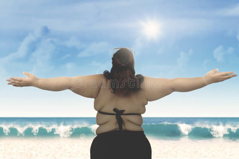 Tecnología entrada gritar Mujer Gorda En Traje De Baño Negro Imagen de archivo - Imagen de playa,  bikini: 93750421
