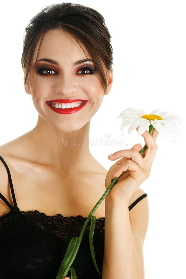 Mujer hermosa con la flor de la margarita imagenes de archivo Mujer hermosa con la flor de la margarita imagenes de archivo