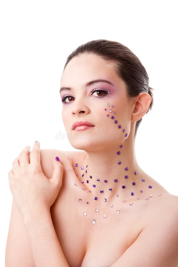 Mujer hermosa con maquillaje púrpura imágenes de archivo libres de regalías Mujer hermosa con maquillaje púrpura imágenes de archivo libres de regalías