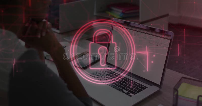 Mujer inclinada en el escritorio viendo el código de la laptop de seguridad cibernética con cubierta de candado rosa y smartphone stock de ilustración