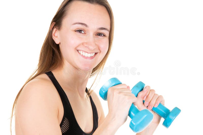 Mujer joven atractiva con las pesas de gimnasia azules que hacen entrenamiento del crossfit fotos de archivo Mujer joven atractiva con las pesas de gimnasia azules que hacen entrenamiento del crossfit fotos de archivo