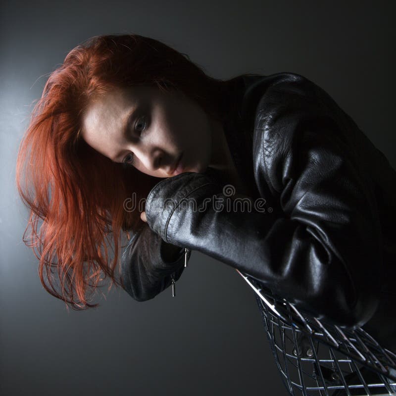 Mujer joven del Redhead. imagenes de archivo