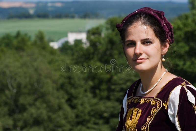 Mujer joven en alineada del renacimiento fotografía de archivo libre de regalías Mujer joven en alineada del renacimiento fotografía de archivo libre de regalías