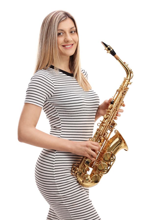 Mujer joven en un vestido con un saxofón foto de archivo Mujer joven en un vestido con un saxofón foto de archivo