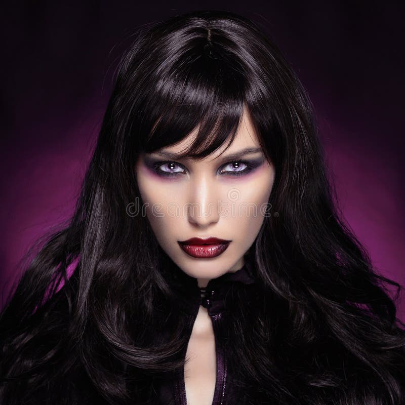 Mujer joven hermosa del vampiro Víspera de Todos los Santos imagenes de archivo Mujer joven hermosa del vampiro Víspera de Todos los Santos imagenes de archivo